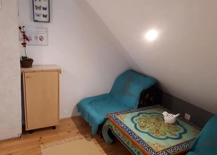 Stela, Family Moutain Hideout בוהין